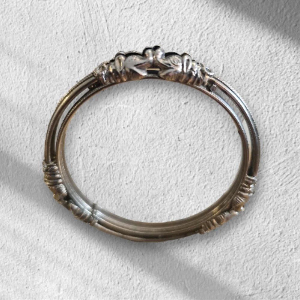 Vintage Rare Silver Tone Elephant Themed Bangle Bracelet with Clusters.